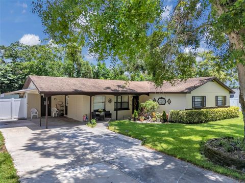 Photo of 2521 Krueger Lane, Tampa, FL 33618 (MLS # TB8410045)