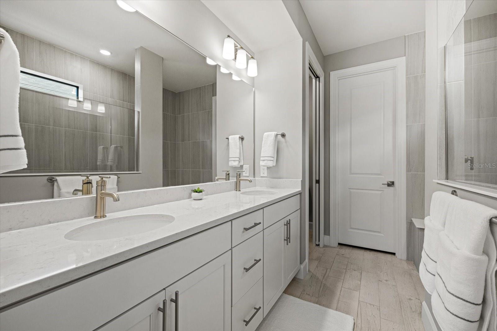 SAPPHIRE POINT PH IVA & IVB - Residential