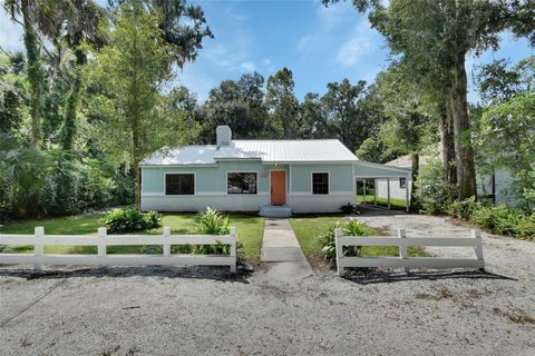 A home in DELAND