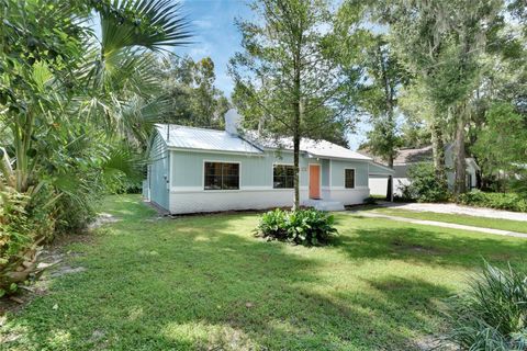 A home in DELAND