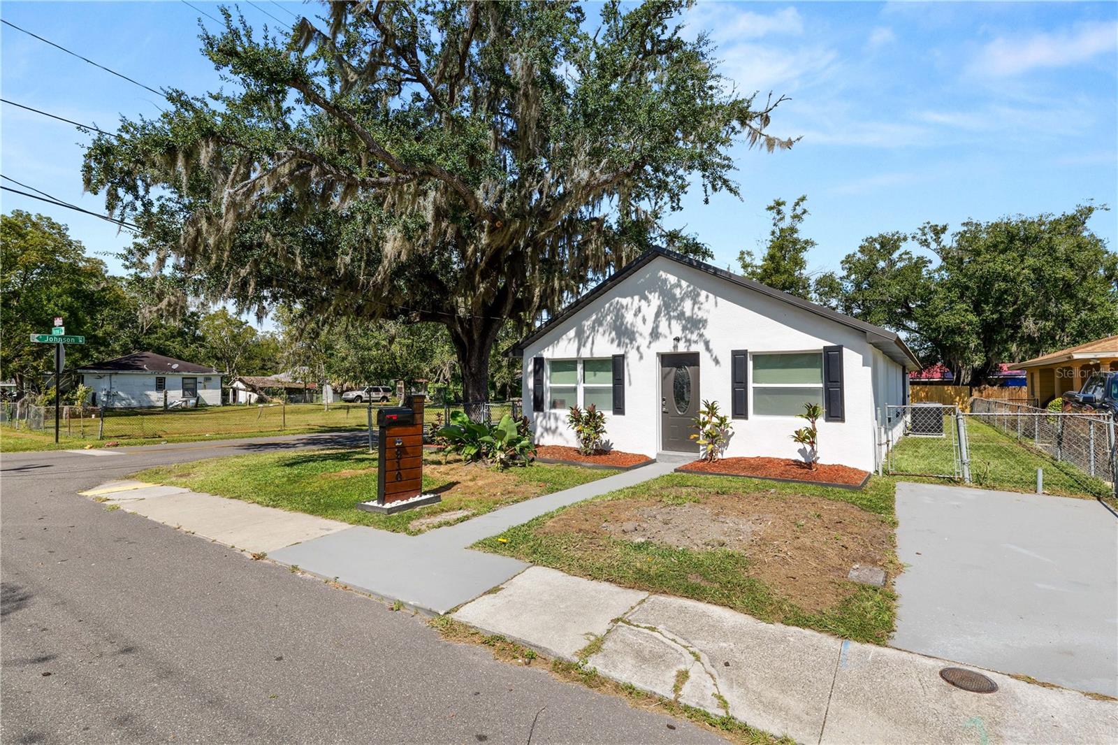 LINCOLN PARK SOUTH - Residential