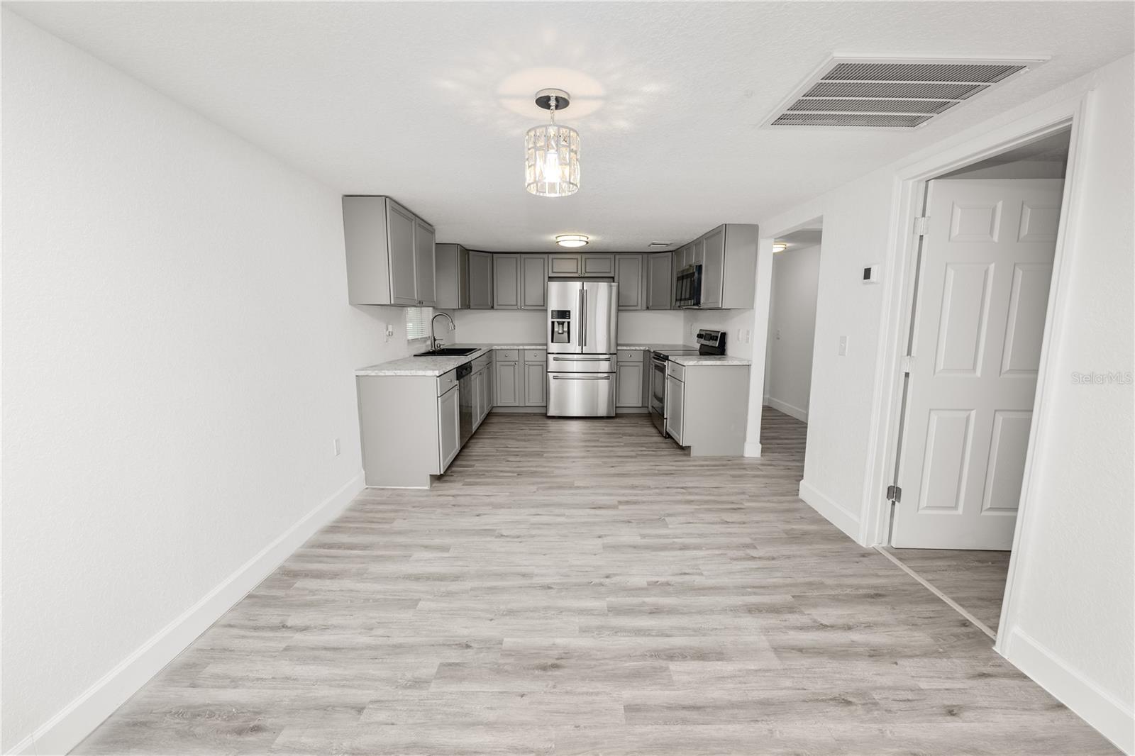 LINCOLN PARK SOUTH - Residential