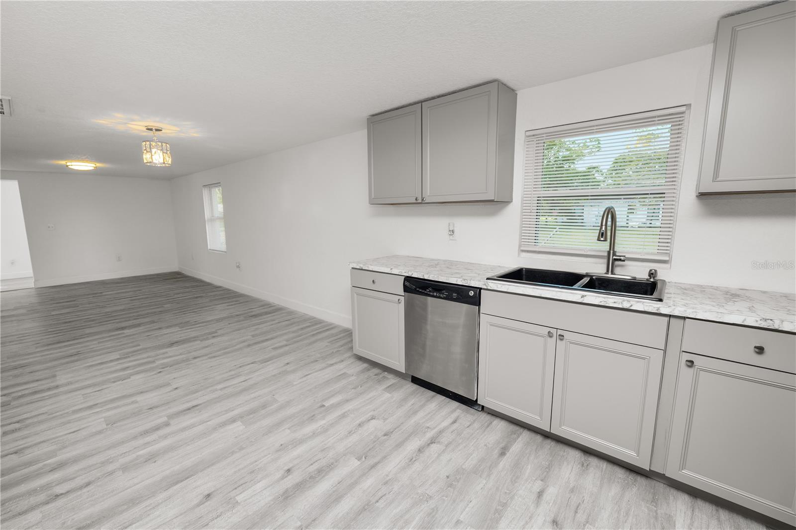 LINCOLN PARK SOUTH - Residential