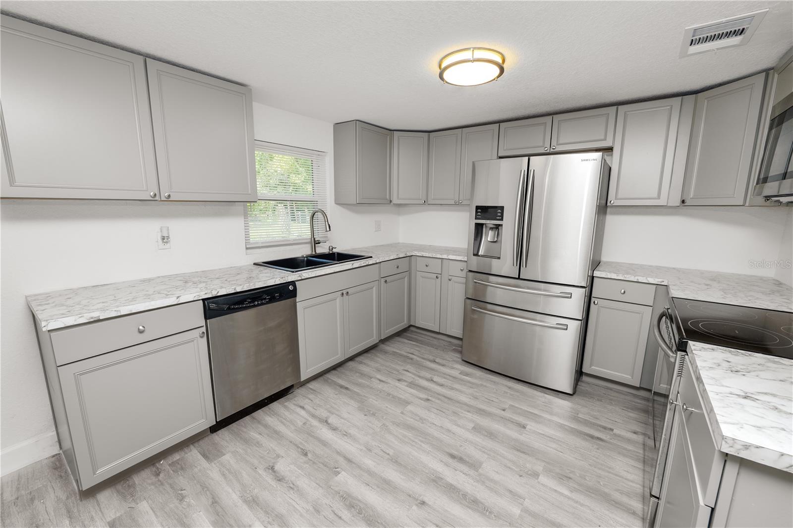 LINCOLN PARK SOUTH - Residential