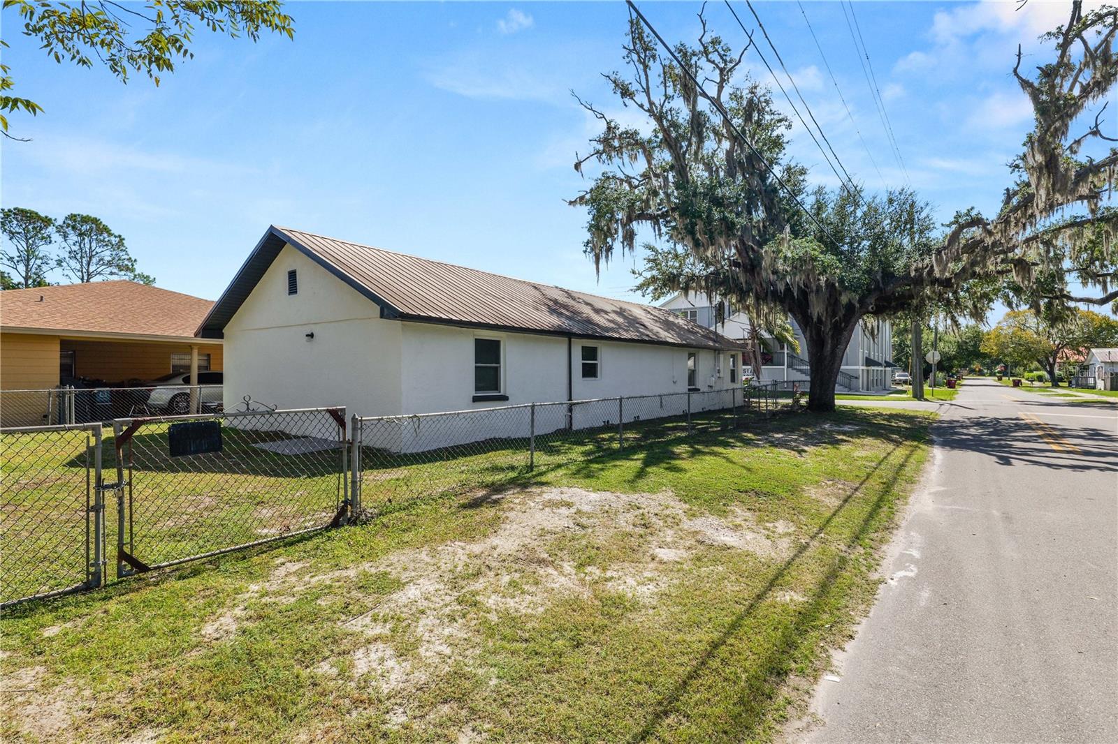 LINCOLN PARK SOUTH - Residential