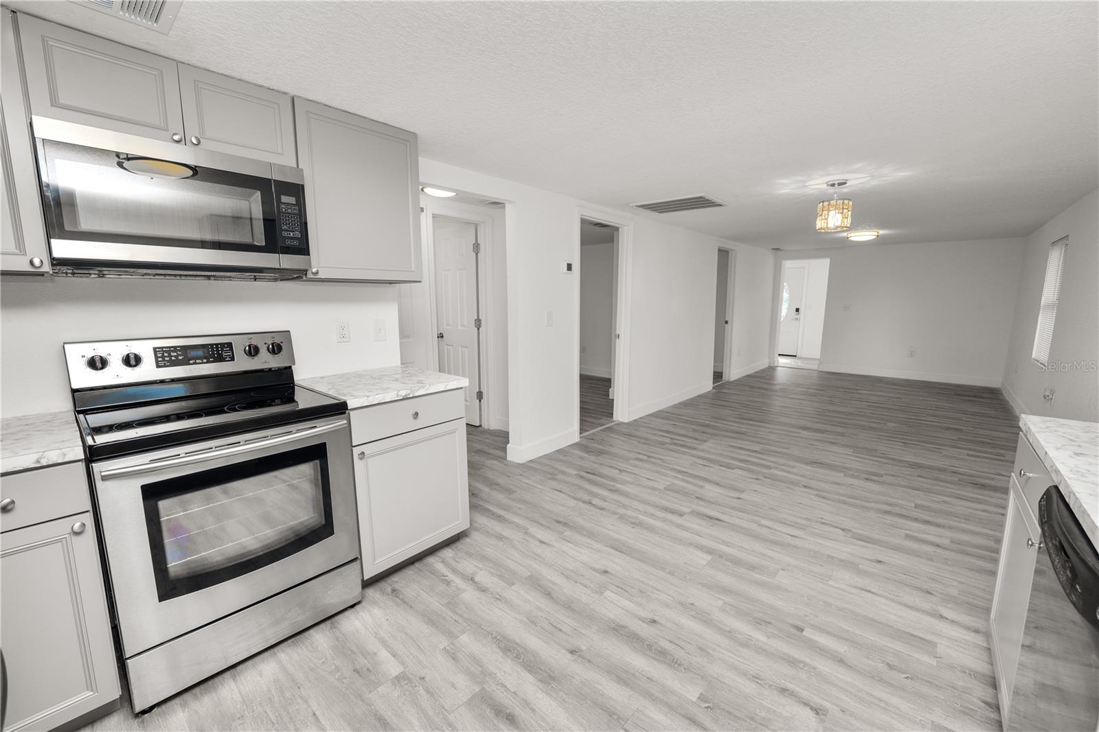 LINCOLN PARK SOUTH - Residential