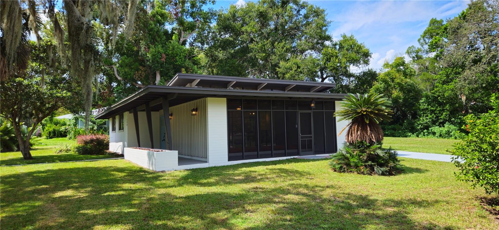 126 E CYPRESS AVENUE