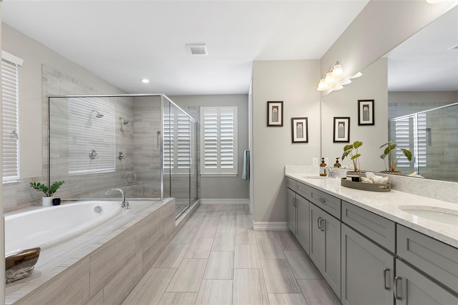 PROMENADE AT LAKE PARK PH - Residential