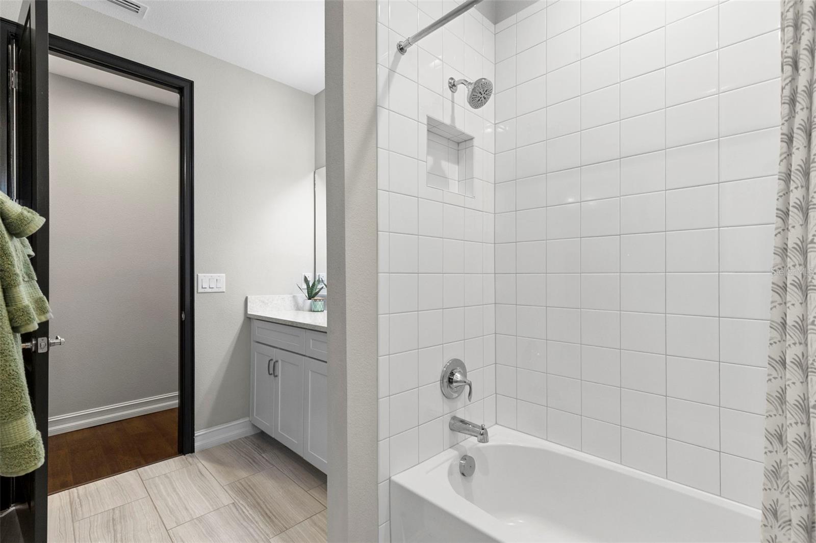 PROMENADE AT LAKE PARK PH - Residential