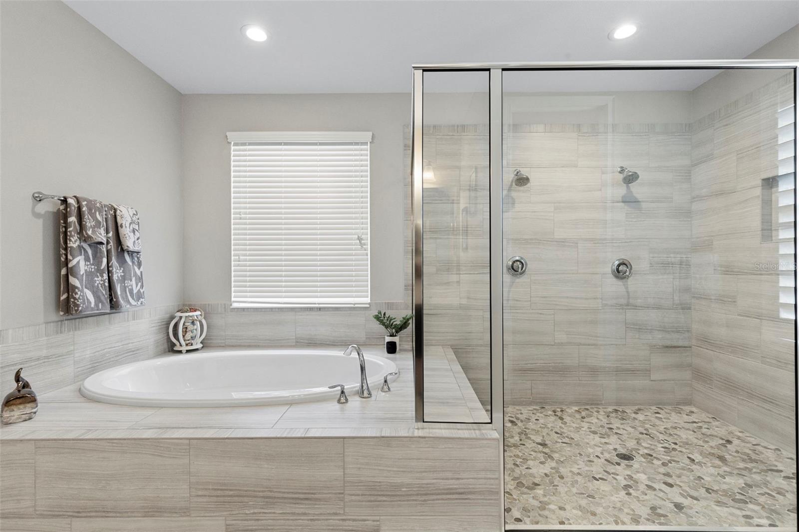 PROMENADE AT LAKE PARK PH - Residential