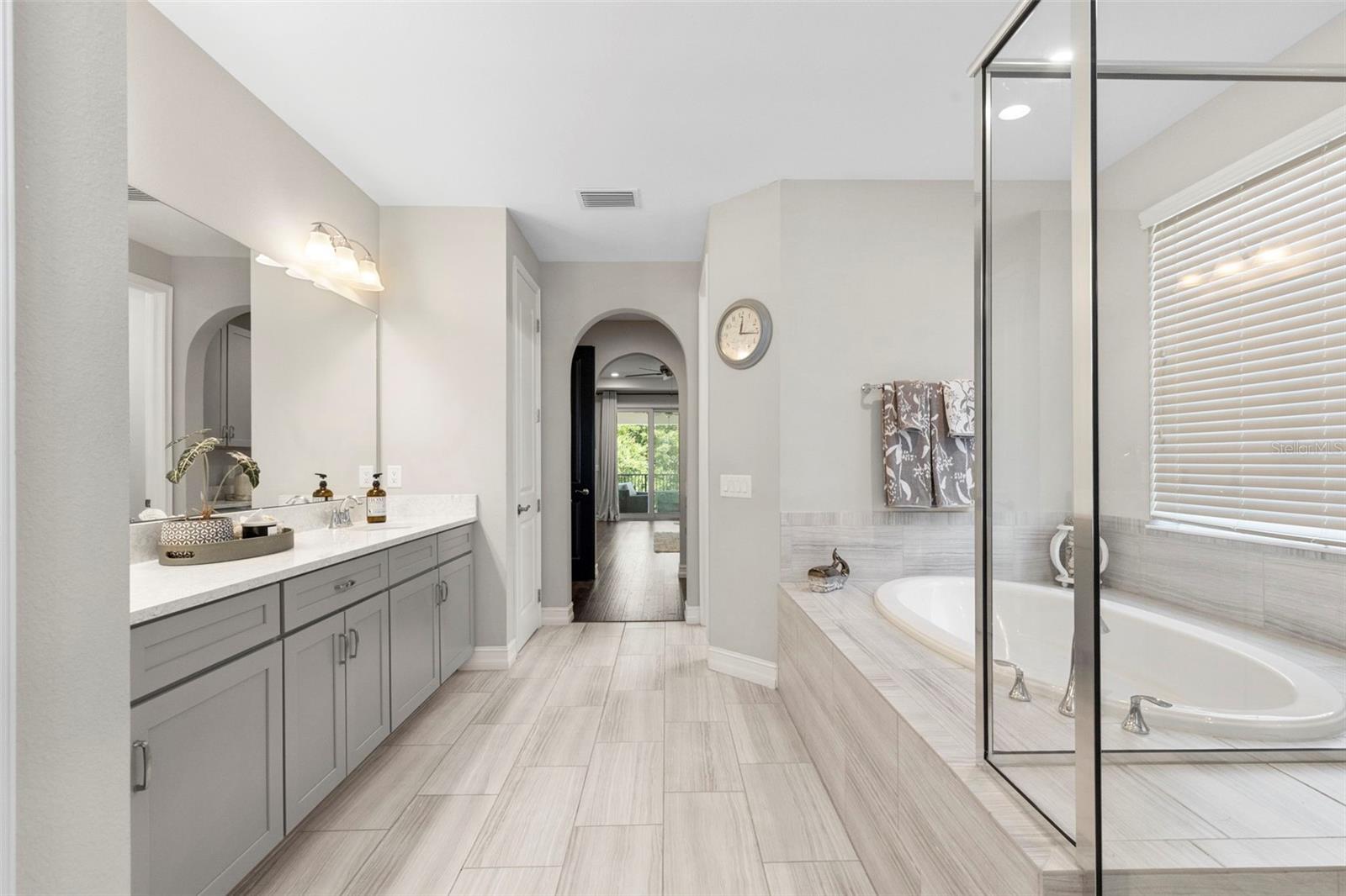 PROMENADE AT LAKE PARK PH - Residential