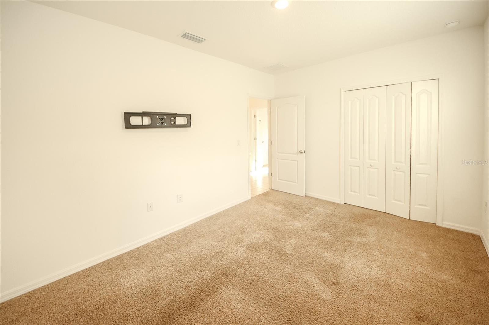 ROYAL HIGHLANDS - Residential Lease