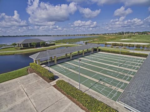 A home in LAKE WALES