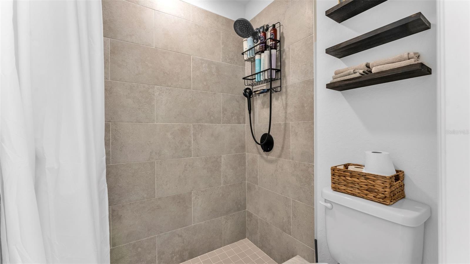 CREEKS XING EAST - Residential