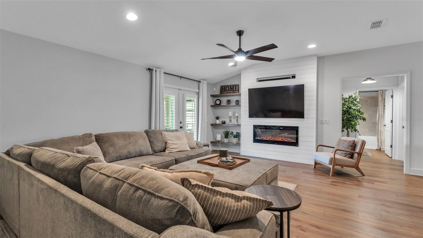 CREEKS XING EAST - Residential