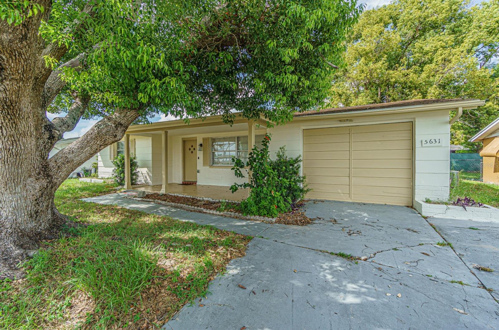 FOREST HILLS - Residential Lease