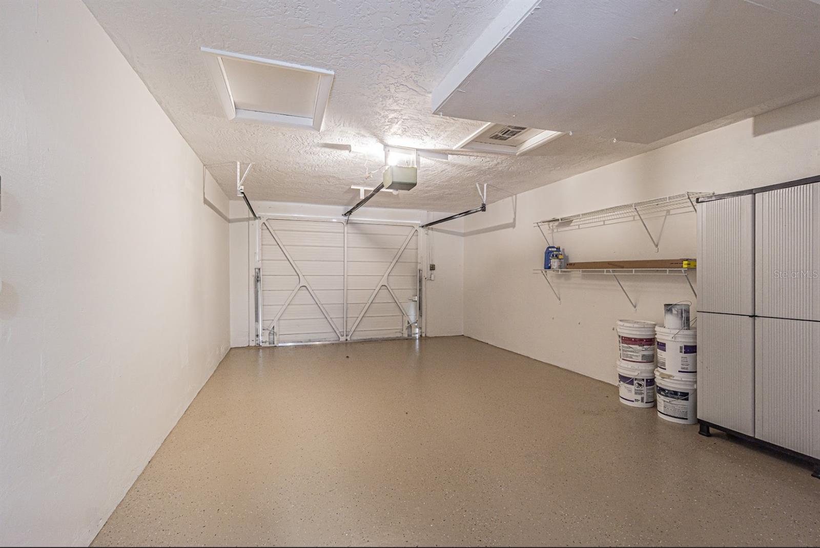 FOREST HILLS - Residential Lease