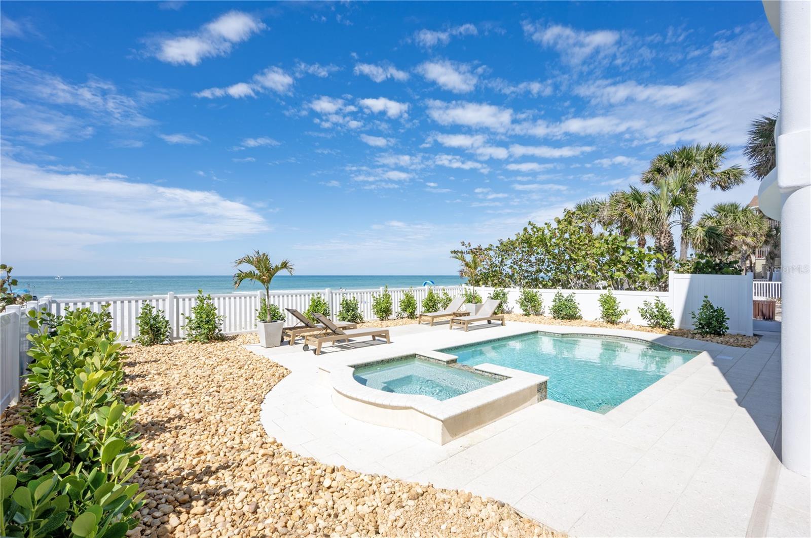 INDIAN ROCKS - Residential