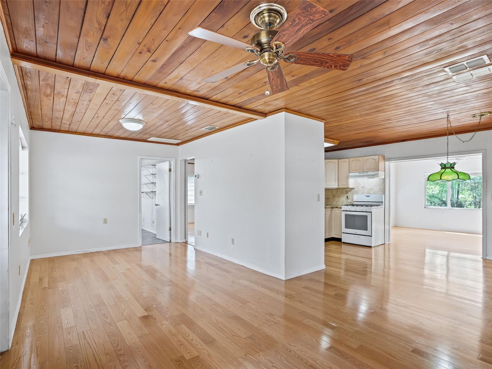 JERRY TAYLOR LANDING - Residential