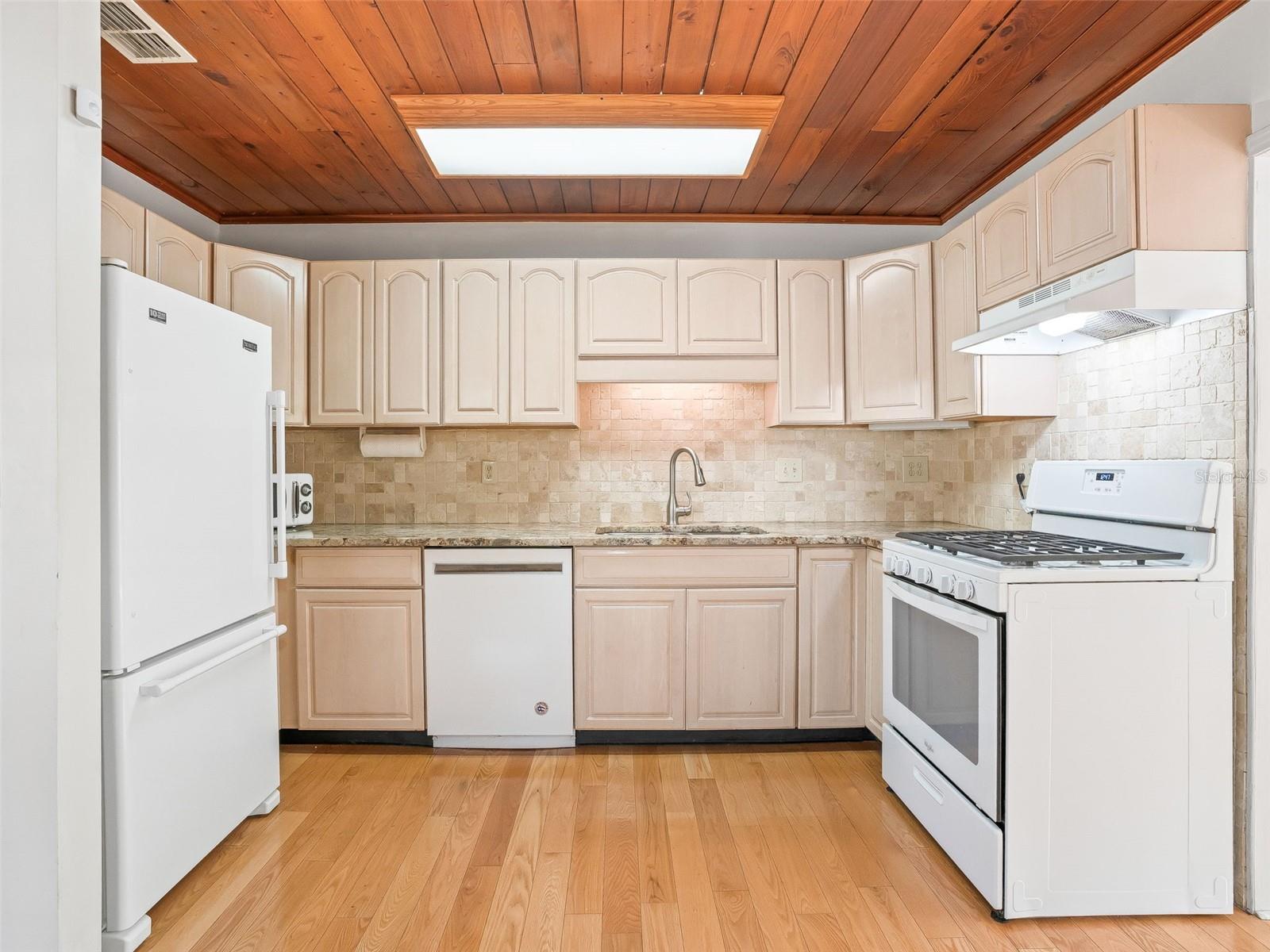 JERRY TAYLOR LANDING - Residential