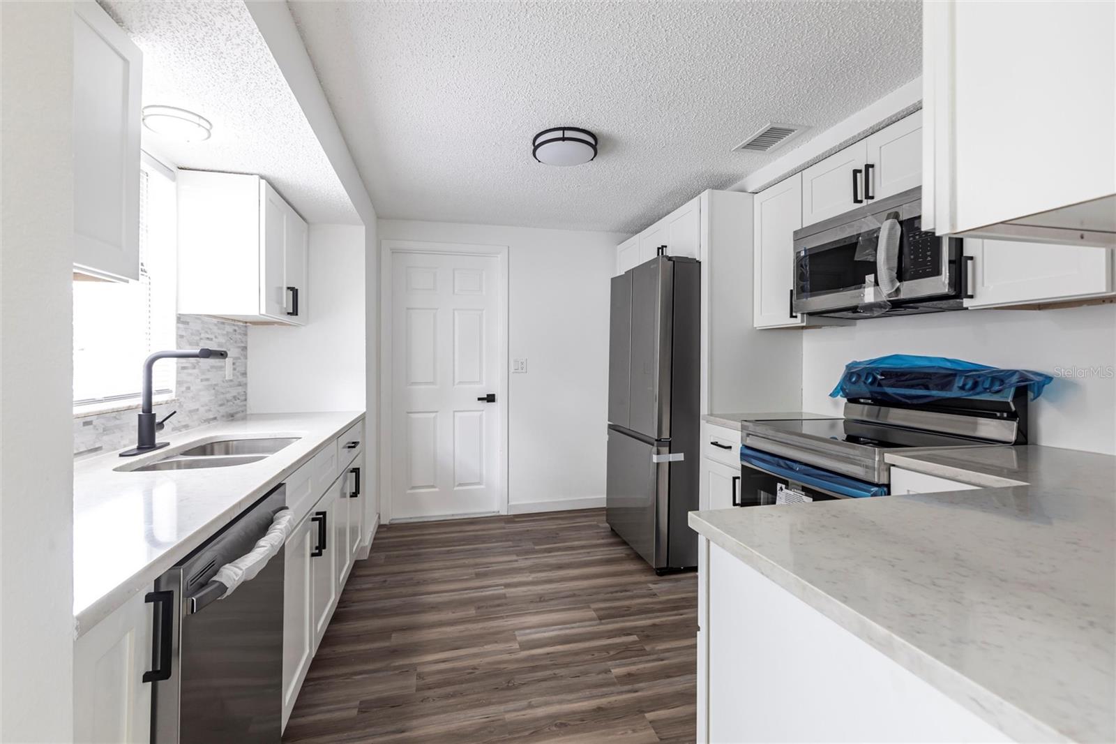 SOUTH VENICE - Residential Lease