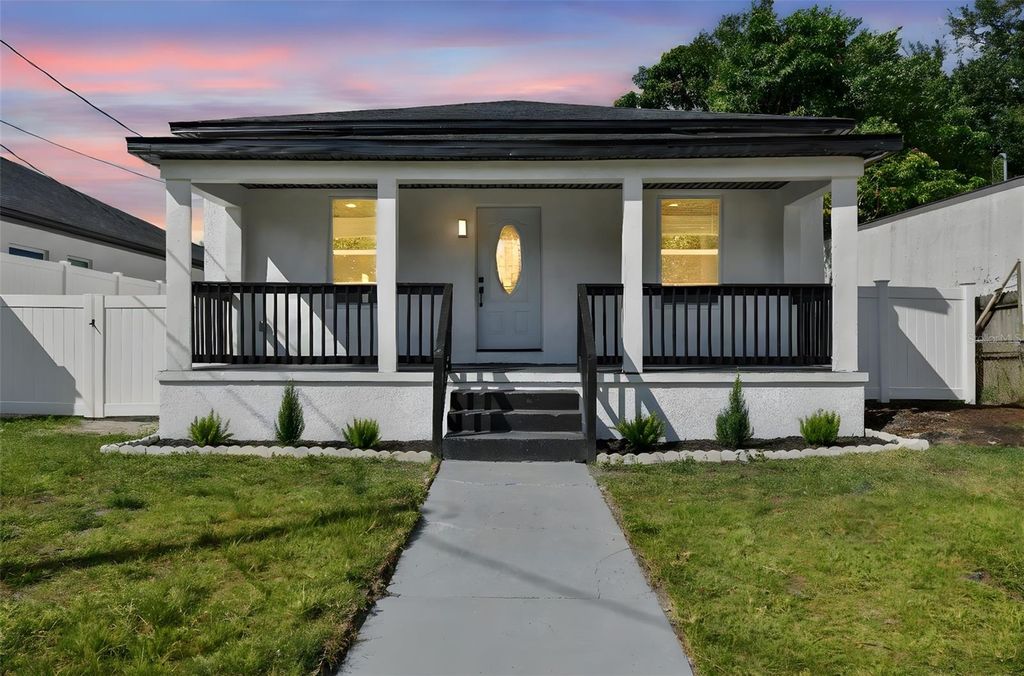 Photo of 2331 W St John Street, Tampa, FL 33607 (MLS # TB8433173)