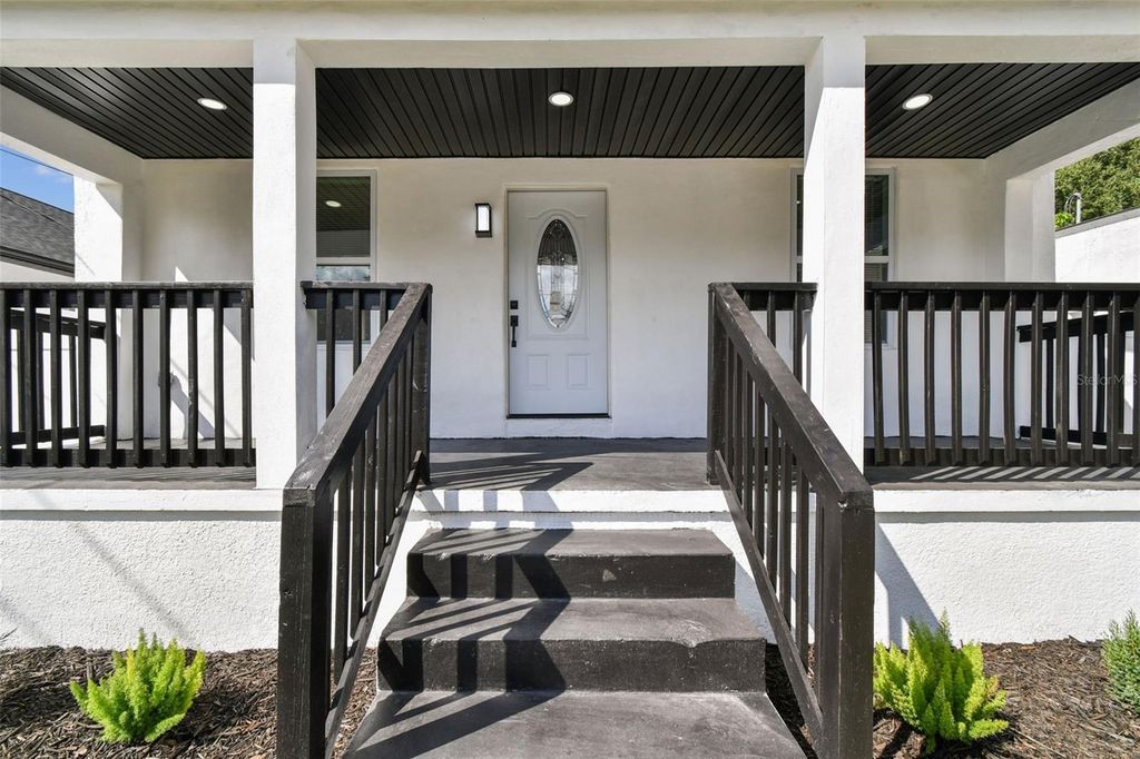 Photo of 2331 W St John Street, Tampa, FL 33607 (MLS # TB8433173)
