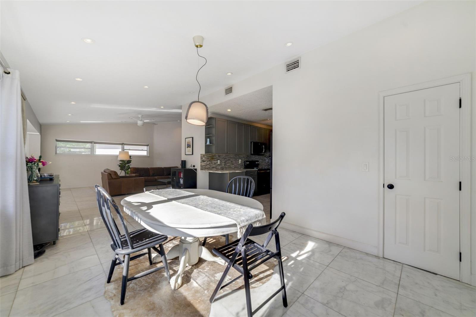 LAKESIDE VILLAGE - Residential