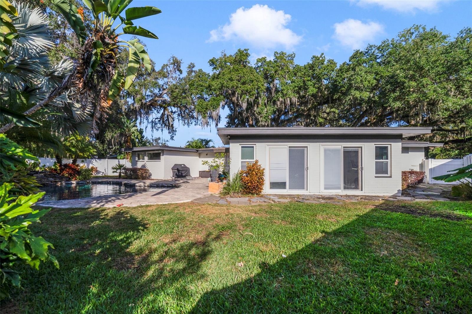 LAKESIDE VILLAGE - Residential