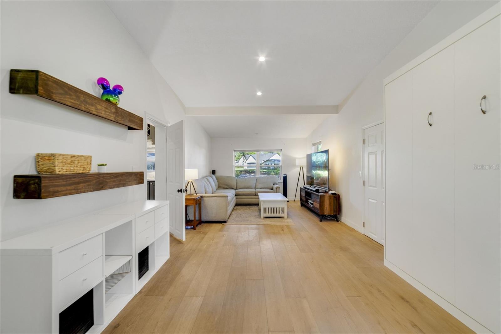 LAKESIDE VILLAGE - Residential