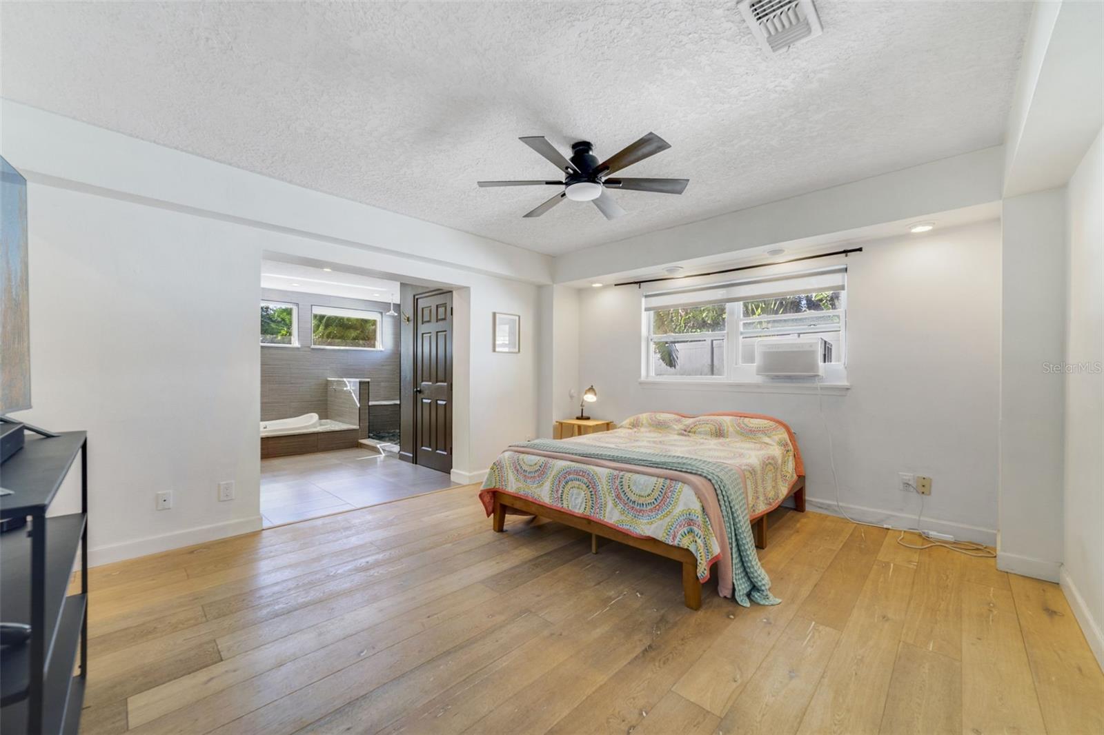 LAKESIDE VILLAGE - Residential