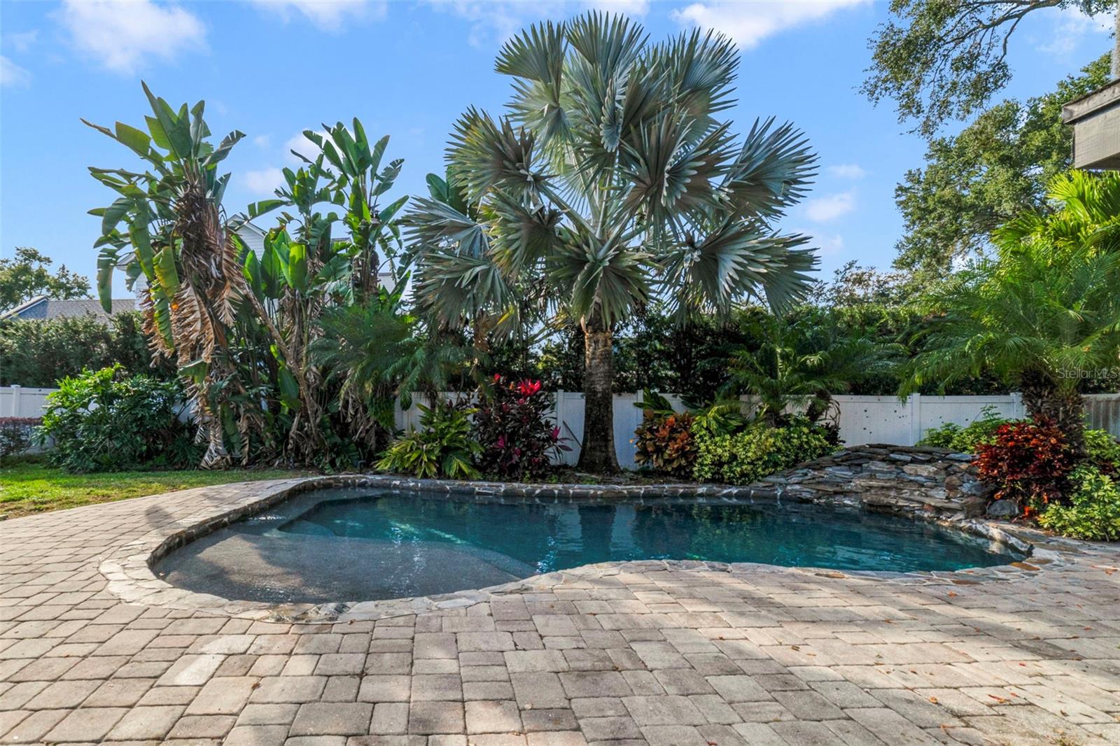 LAKESIDE VILLAGE - Residential