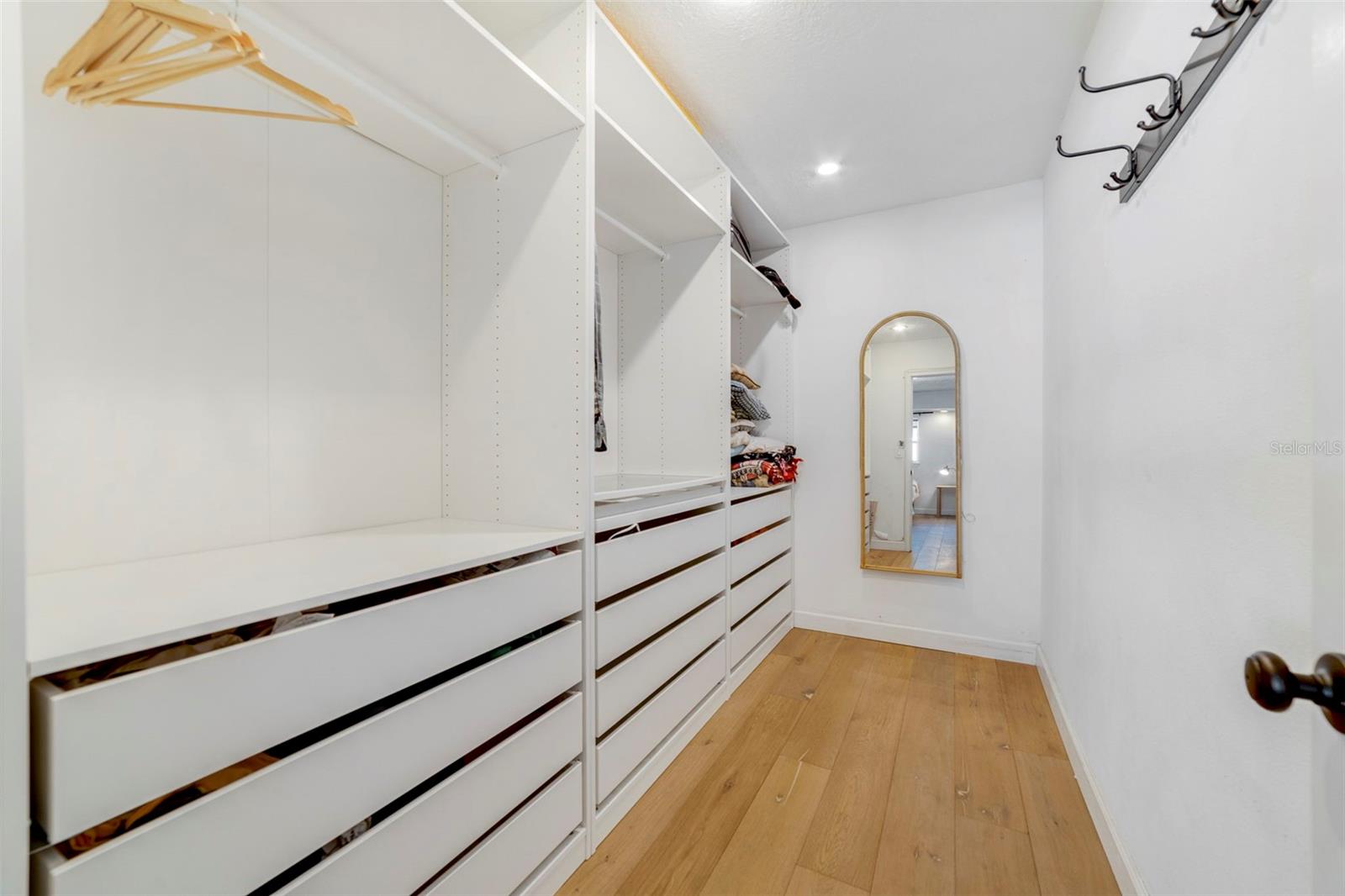 LAKESIDE VILLAGE - Residential