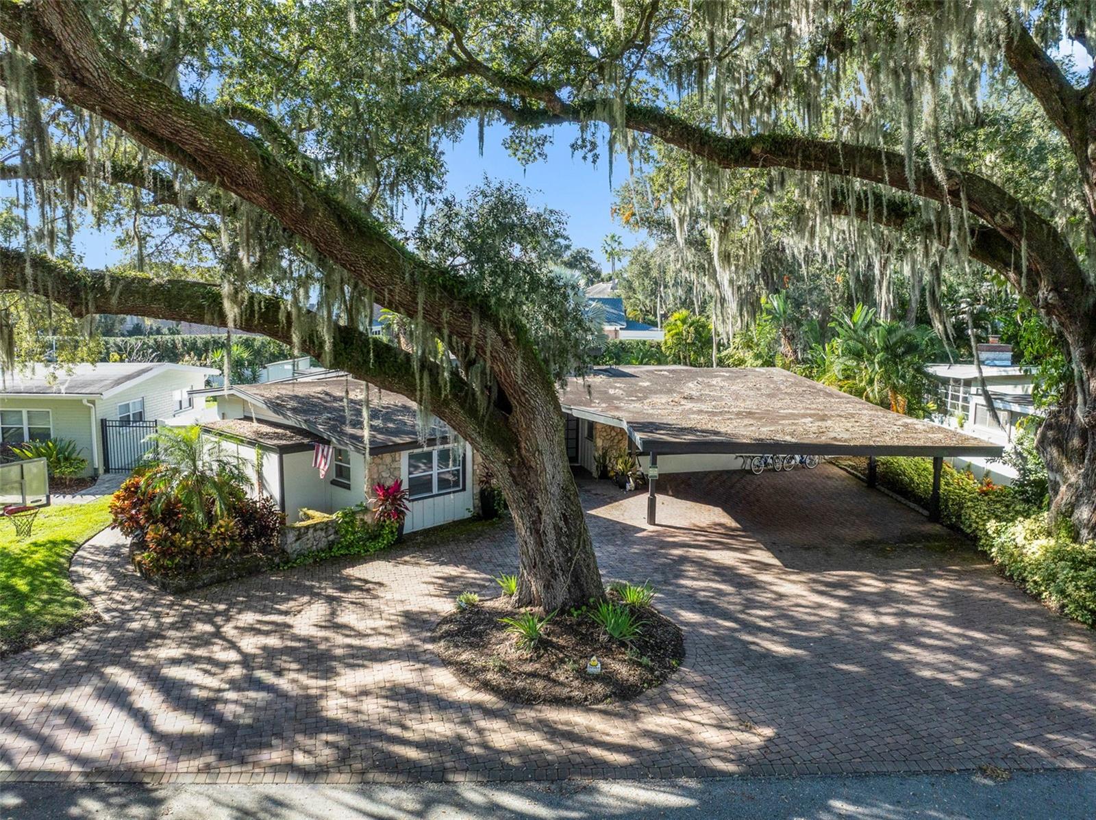 LAKESIDE VILLAGE - Residential