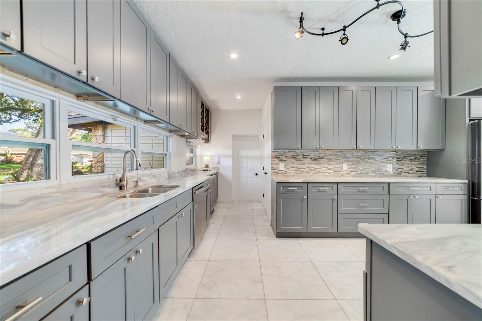 LAKESIDE VILLAGE - Residential