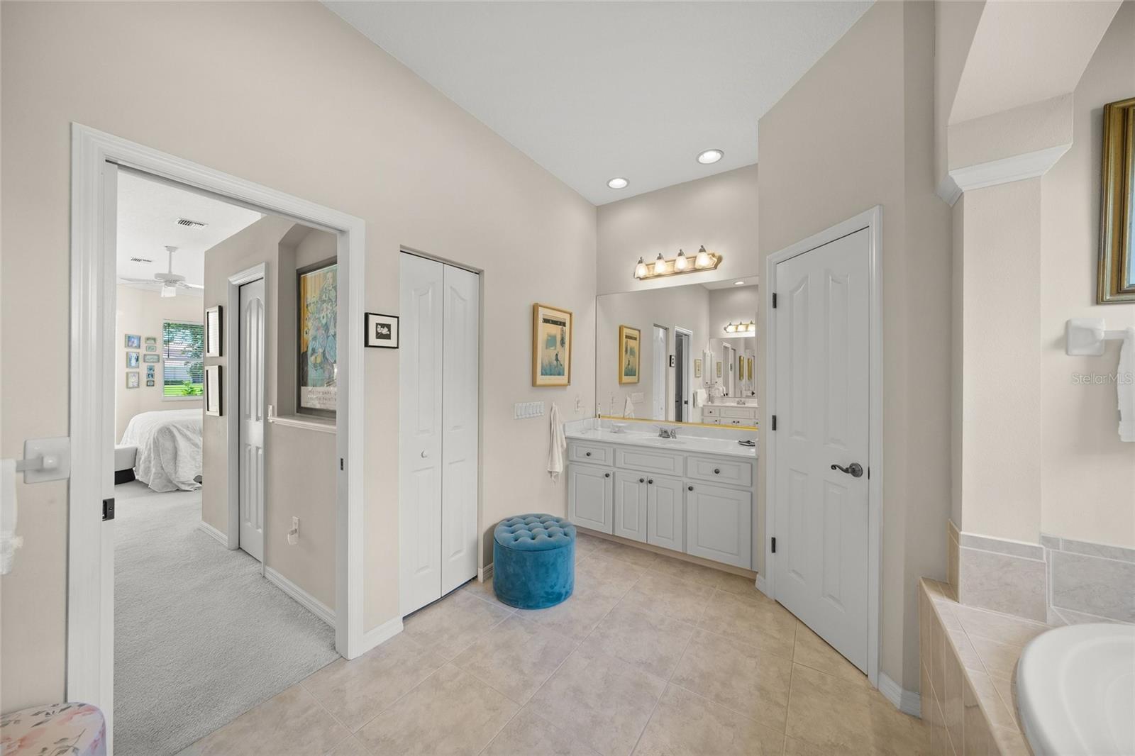 BARTON FARMS, LAUREL LAKES - Residential