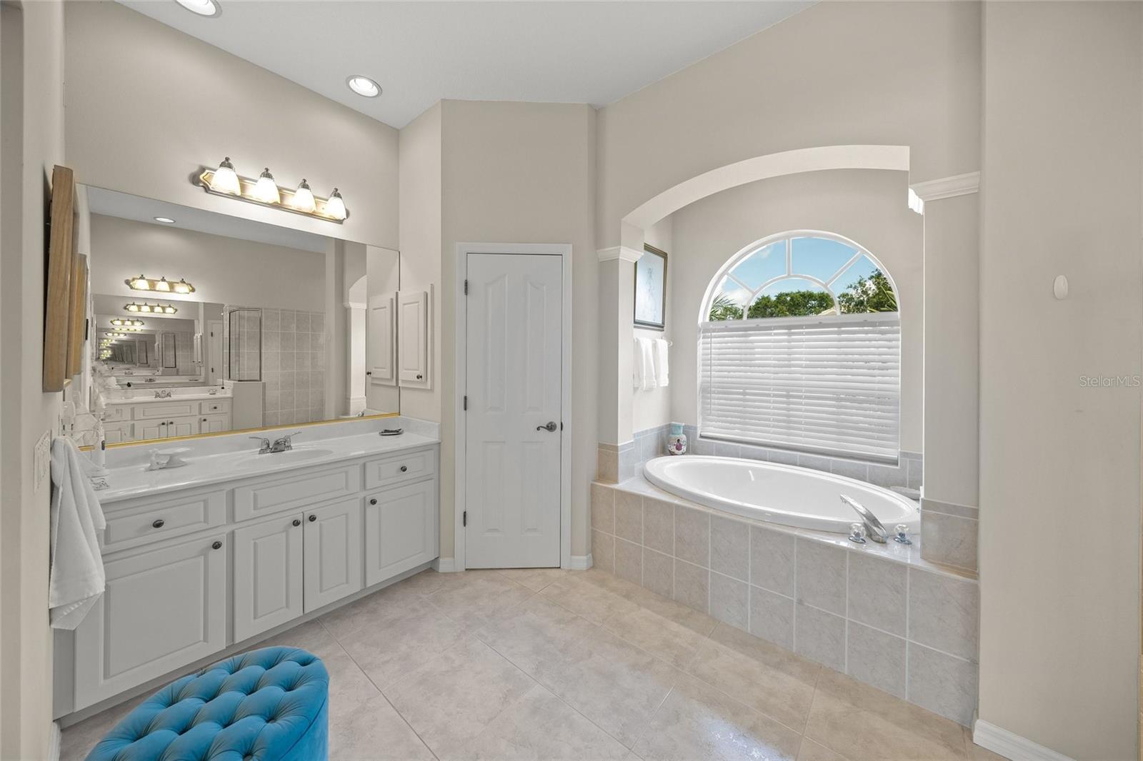 BARTON FARMS, LAUREL LAKES - Residential