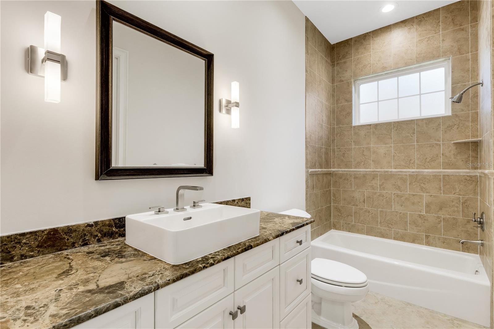 FOUNDERS CLUB - Residential