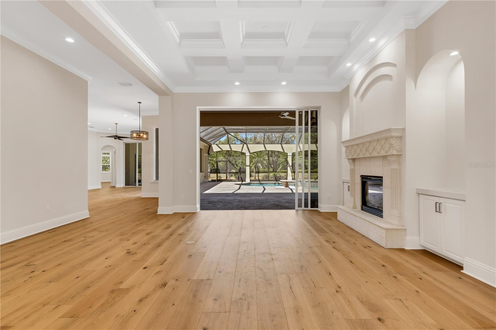 FOUNDERS CLUB - Residential