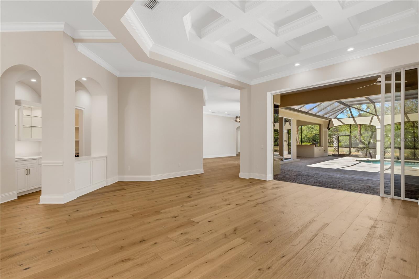 FOUNDERS CLUB - Residential