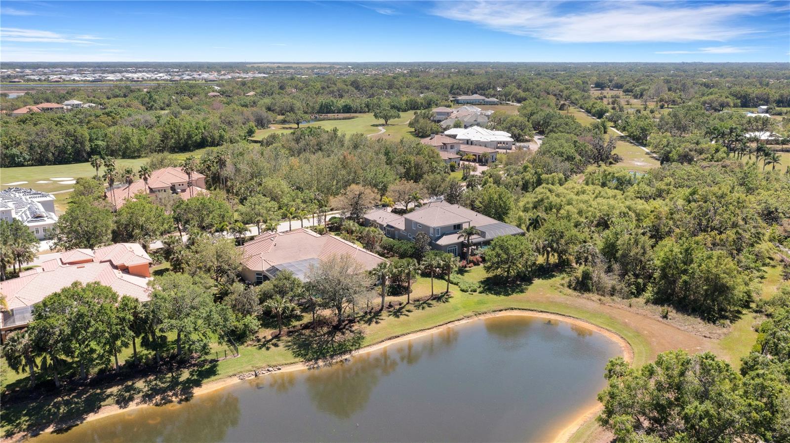 FOUNDERS CLUB - Residential