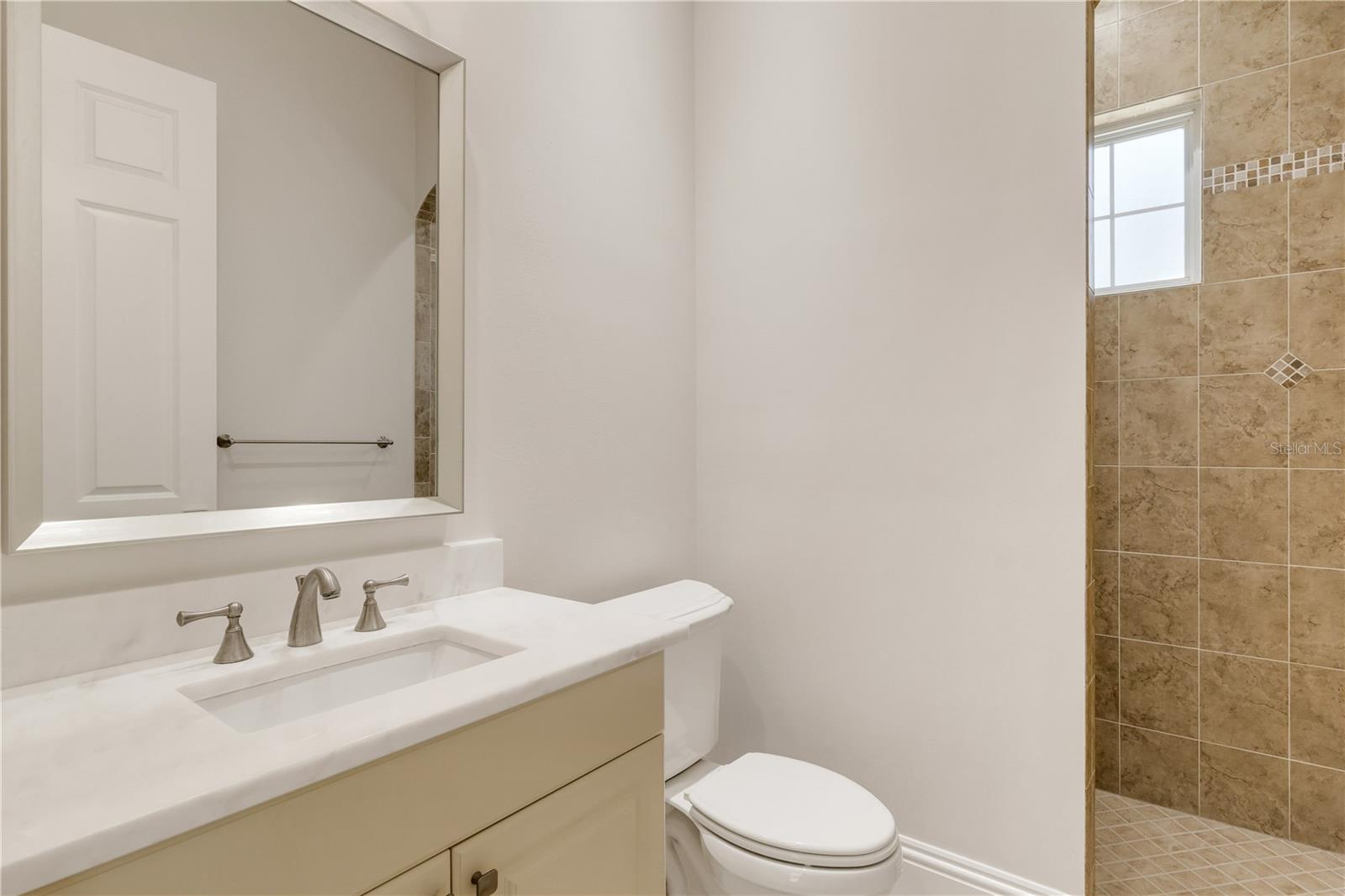 FOUNDERS CLUB - Residential