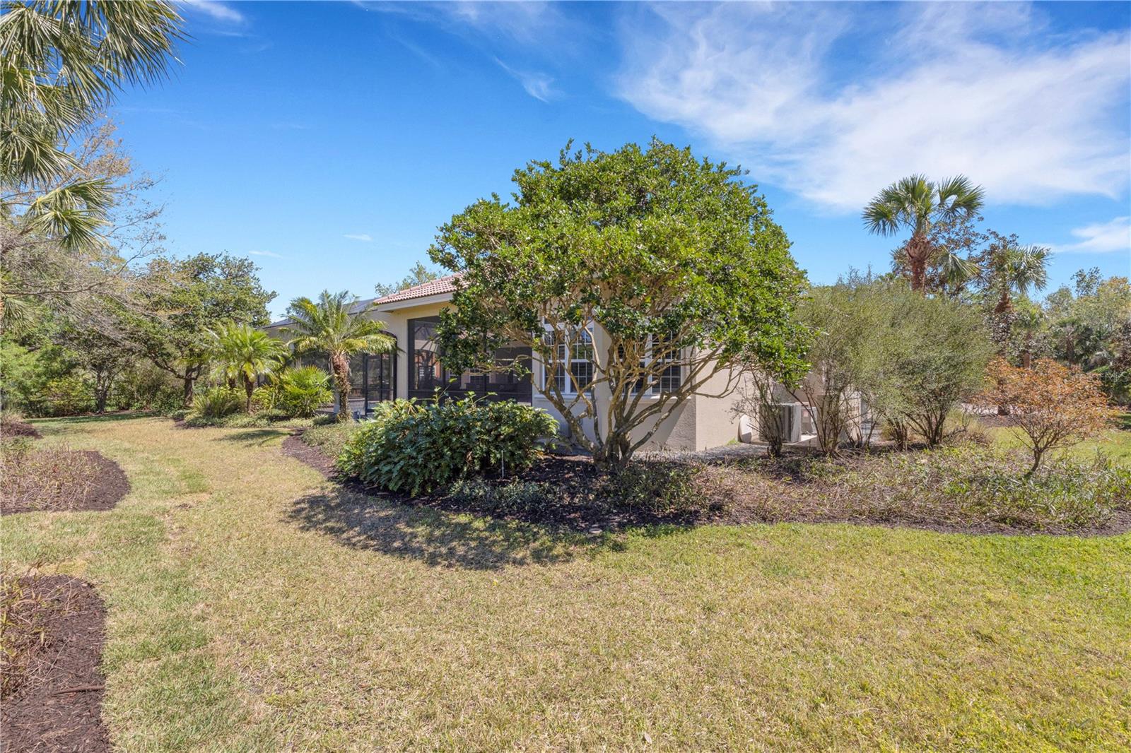 FOUNDERS CLUB - Residential