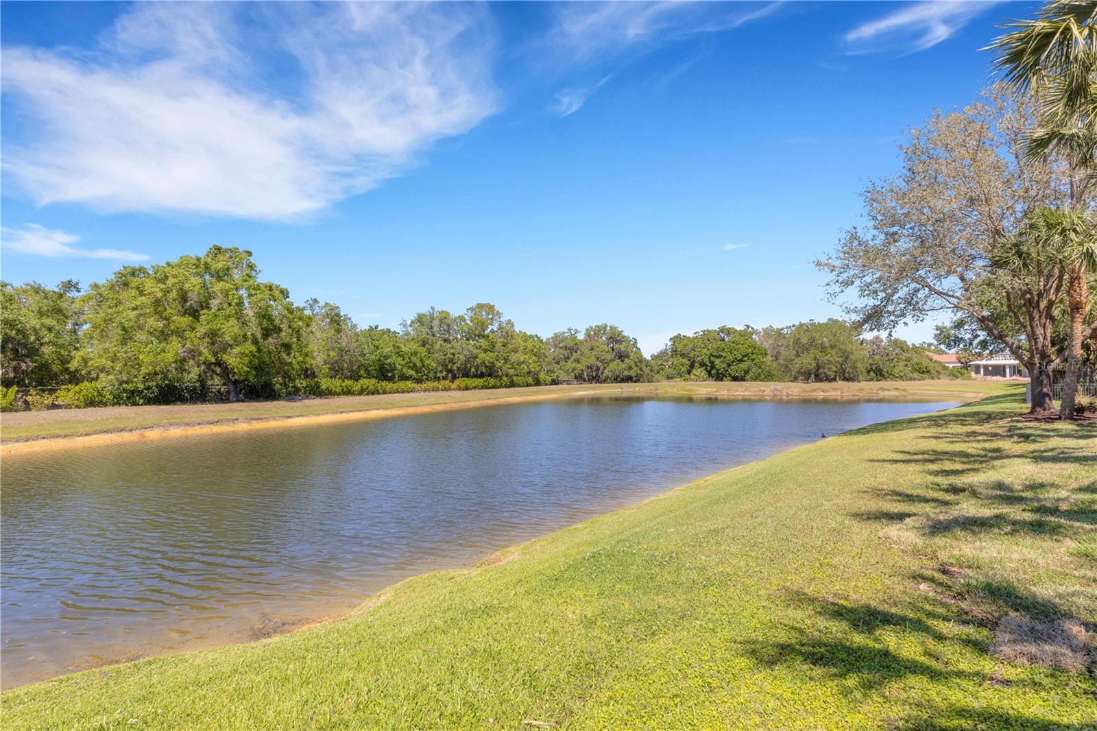 FOUNDERS CLUB - Residential