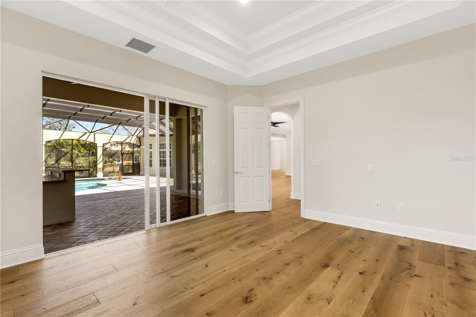 FOUNDERS CLUB - Residential