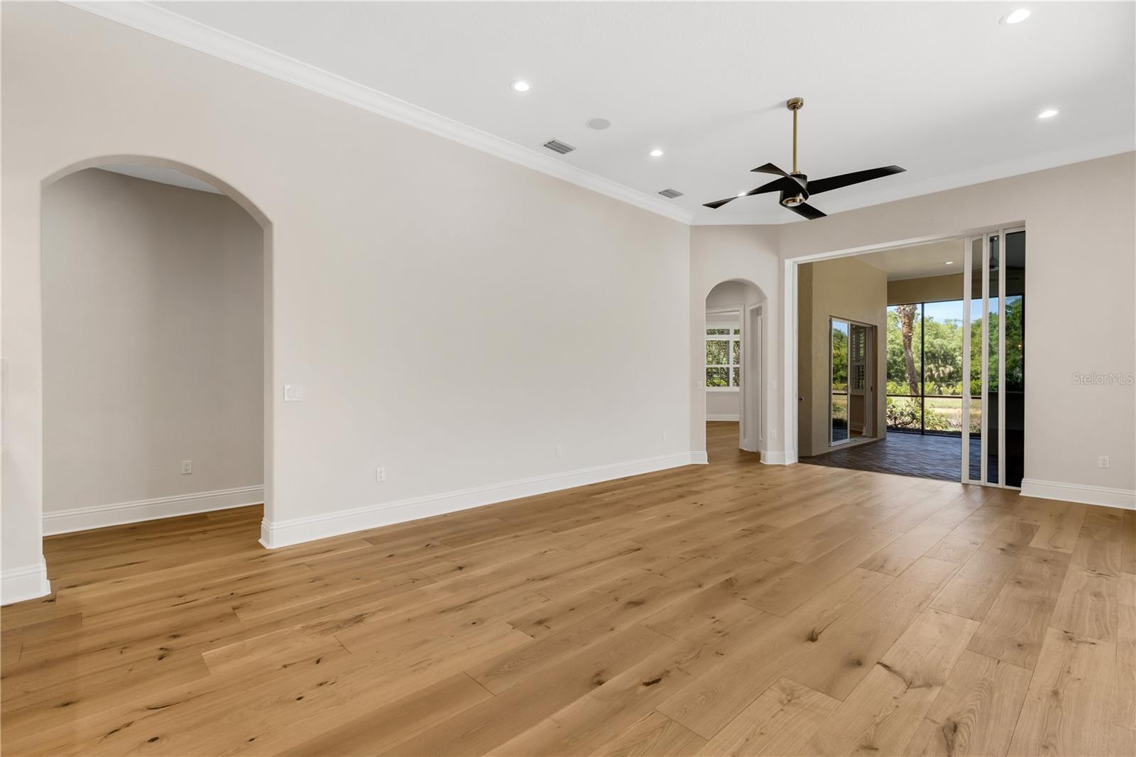 FOUNDERS CLUB - Residential