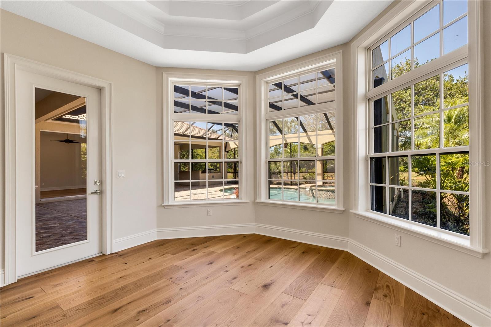 FOUNDERS CLUB - Residential