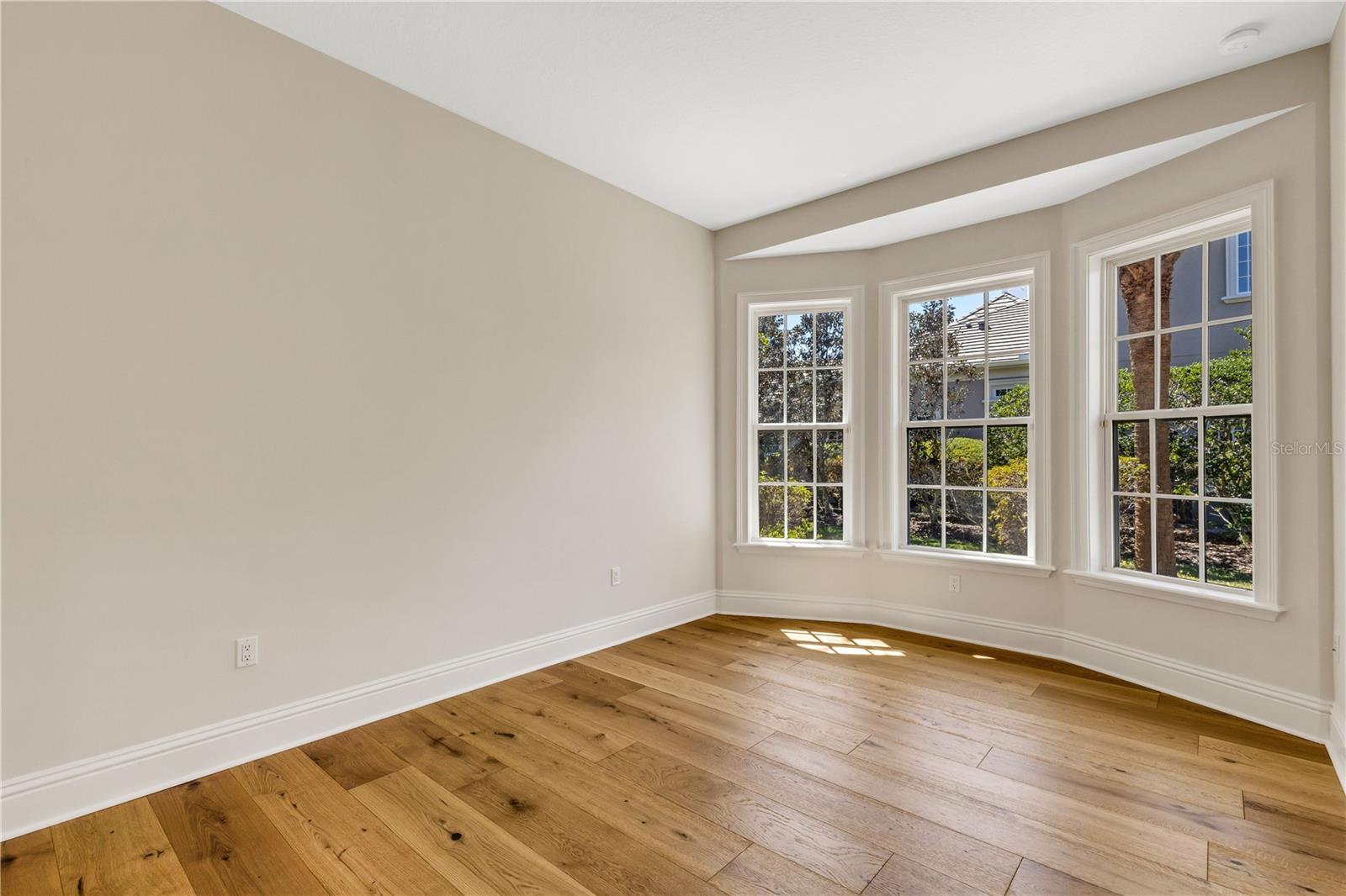 FOUNDERS CLUB - Residential