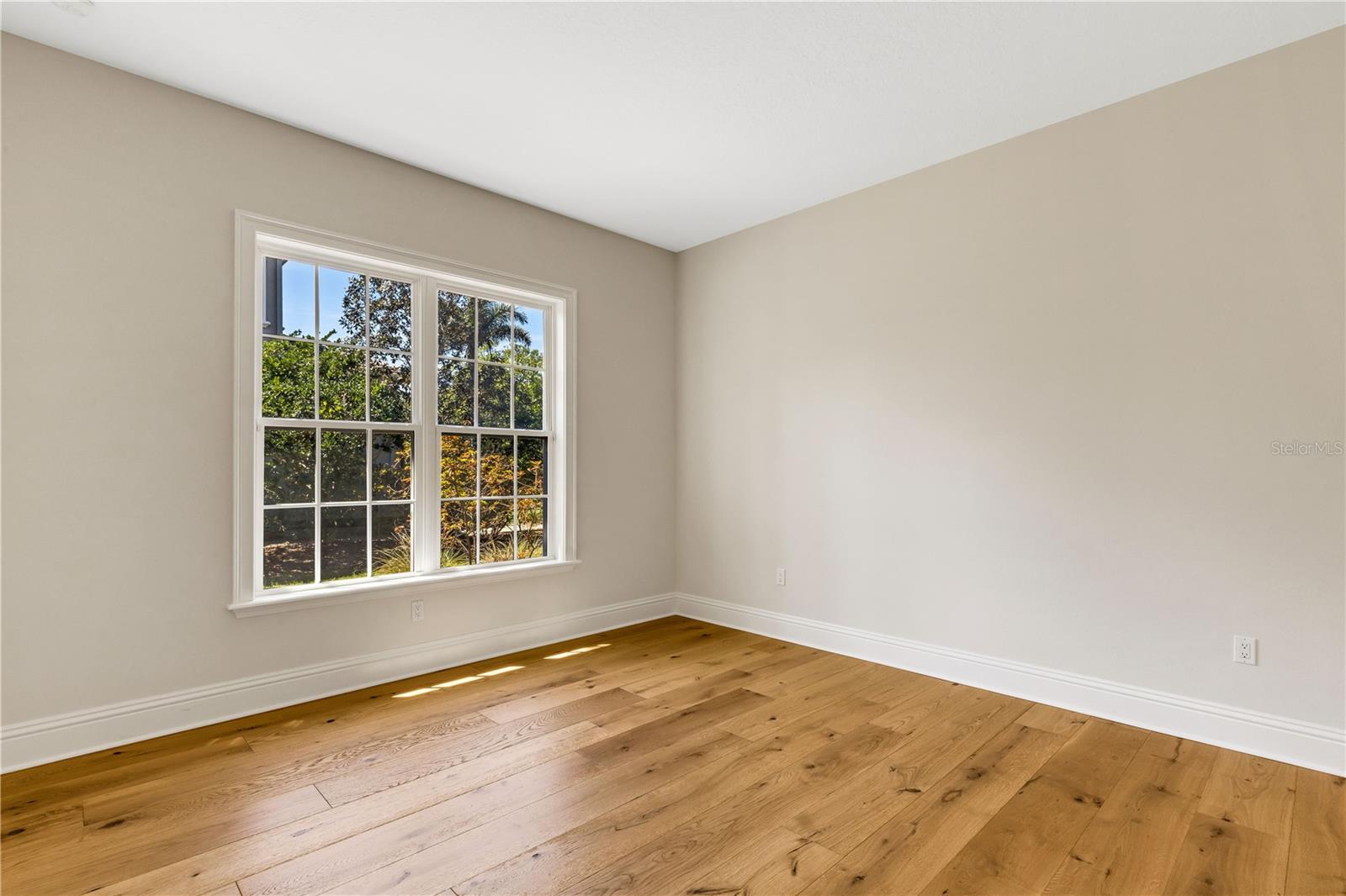 FOUNDERS CLUB - Residential