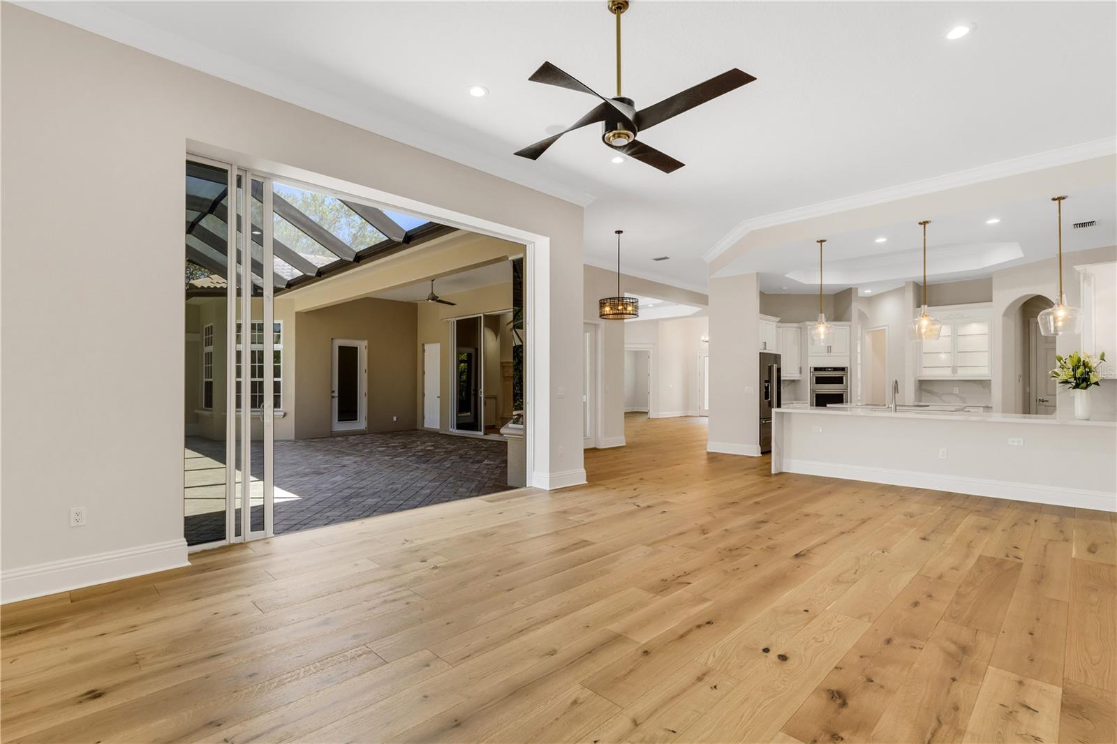 FOUNDERS CLUB - Residential